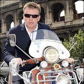 Suggs - List pictures