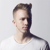 Aaron Pfeiffer - List pictures