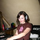 Nina Kraviz - List pictures