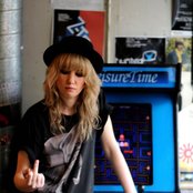 Ladyhawke - List pictures