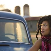 Valerie June - List pictures