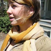 Sarah Neufeld - List pictures