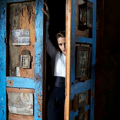 Anna Calvi - List pictures