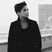 Vicci Martinez - List pictures