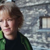 Mary Karlzen - List pictures