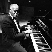 Hank Jones - List pictures