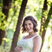 Bethany Dillon - List pictures