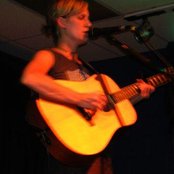 Laura Gibson - List pictures