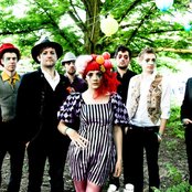 Gabby Young & Other Animals - List pictures