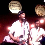 Black Joe Lewis & Honeybears - List pictures