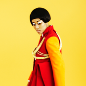 Vv Brown - List pictures