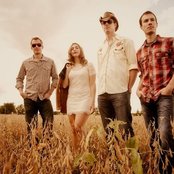 Angela Perley & The Howlin' Moons - List pictures