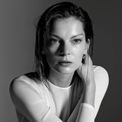 Rosie Lowe - List pictures