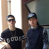 2win - List pictures