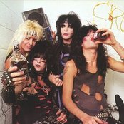 Motley Crue - List pictures