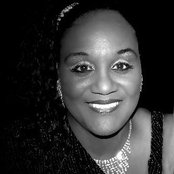 Evelyn Thomas - List pictures