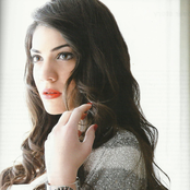 Ivi Adamou - List pictures