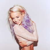 Kyla La Grange - List pictures