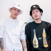 2win - List pictures