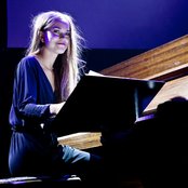 Amanda Mair - List pictures