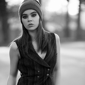Hailee Steinfeld - List pictures