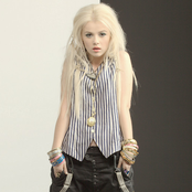 Mika Newton - List pictures