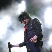 Gerard Way - List pictures