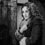 Dana Fuchs - List pictures