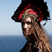 Julia Stone - List pictures