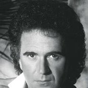 T.g. Sheppard - List pictures