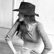 Lia Ices - List pictures