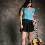 Lilly Hiatt - List pictures