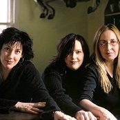 Tres Chicas - List pictures