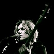 Britta Phillips - List pictures