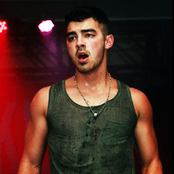 Joe Jonas - List pictures