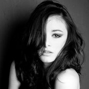 Clara Bond - List pictures