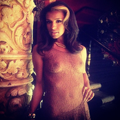 Melody Thornton - List pictures