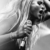 Kyla La Grange - List pictures