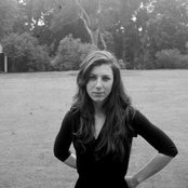 Julia Holter - List pictures