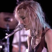 Mia Dyson - List pictures