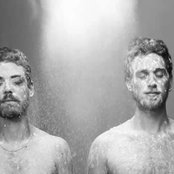 Red Axes - List pictures