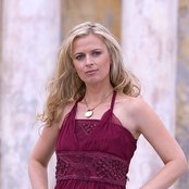 Michelle Tumes - List pictures