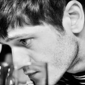 Iwan Rheon - List pictures