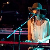 Lia Ices - List pictures