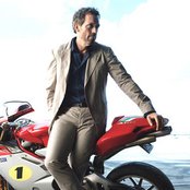 Hugh Laurie - List pictures