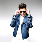 Oscar Zia - List pictures