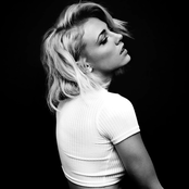 Chelsea Lankes - List pictures