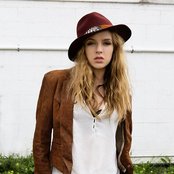 Zz Ward - List pictures