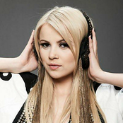 Mika Newton - List pictures