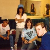 Mucky Pup - List pictures